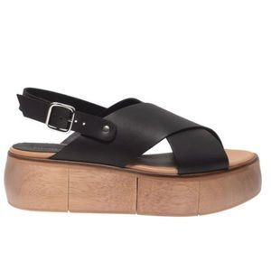 PALOMA BARCELÒ
Isamu wood platform black sandals